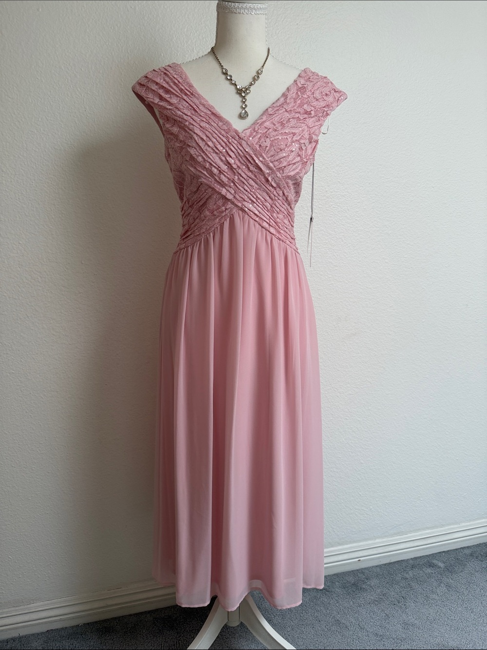 Elegant Pink V-Neck Chiffon Evening Dress